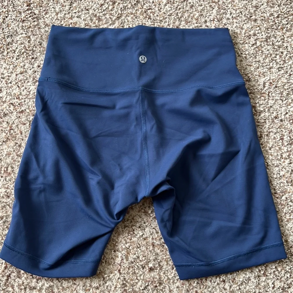Lululemon 8” Wunder Train short - Picture 2 of 3